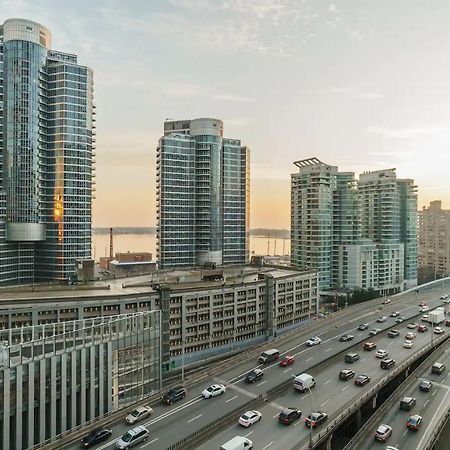 Luxury 2-Bedroom Condo Parking, View Of Cn Tower Toronto Kültér fotó