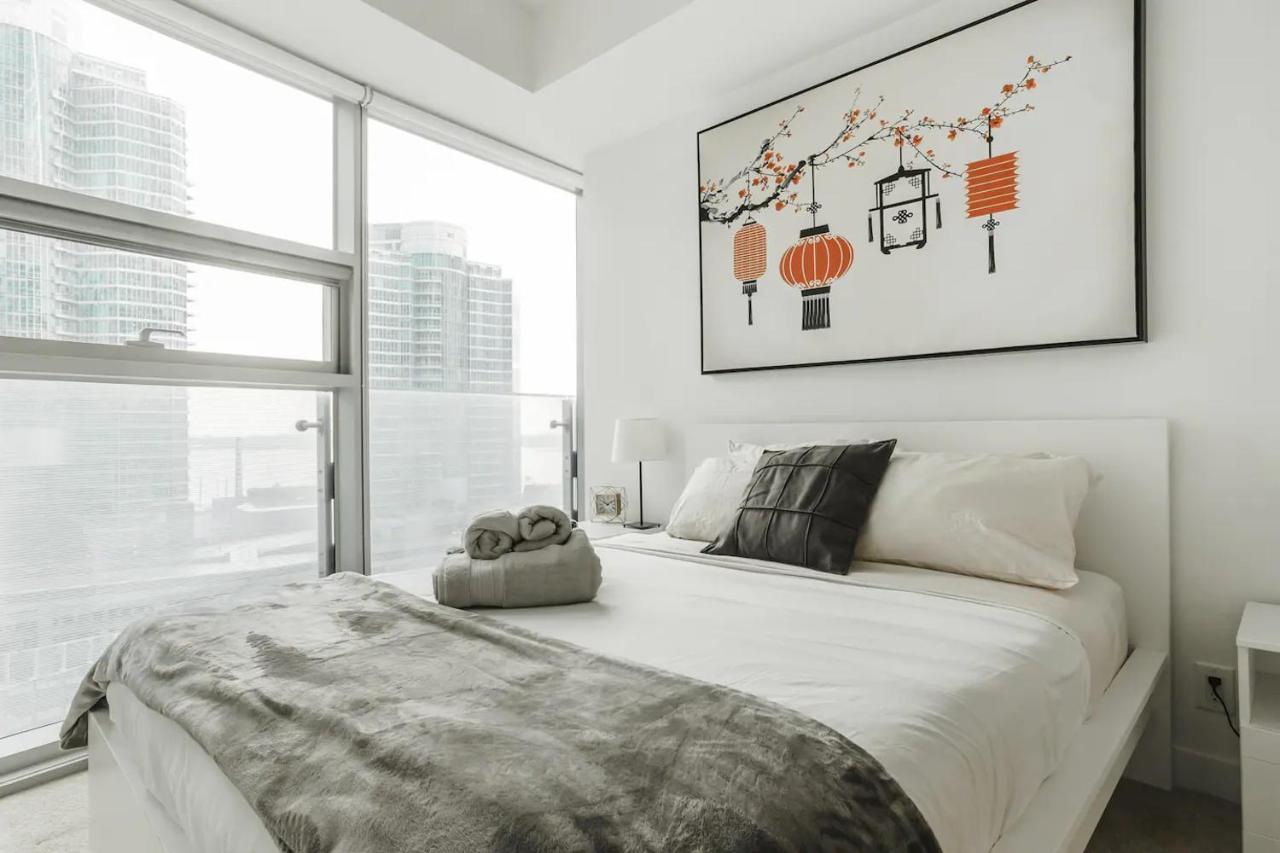 Luxury 2-Bedroom Condo Parking, View Of Cn Tower Toronto Kültér fotó