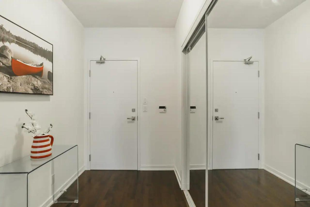Luxury 2-Bedroom Condo Parking, View Of Cn Tower Toronto Kültér fotó